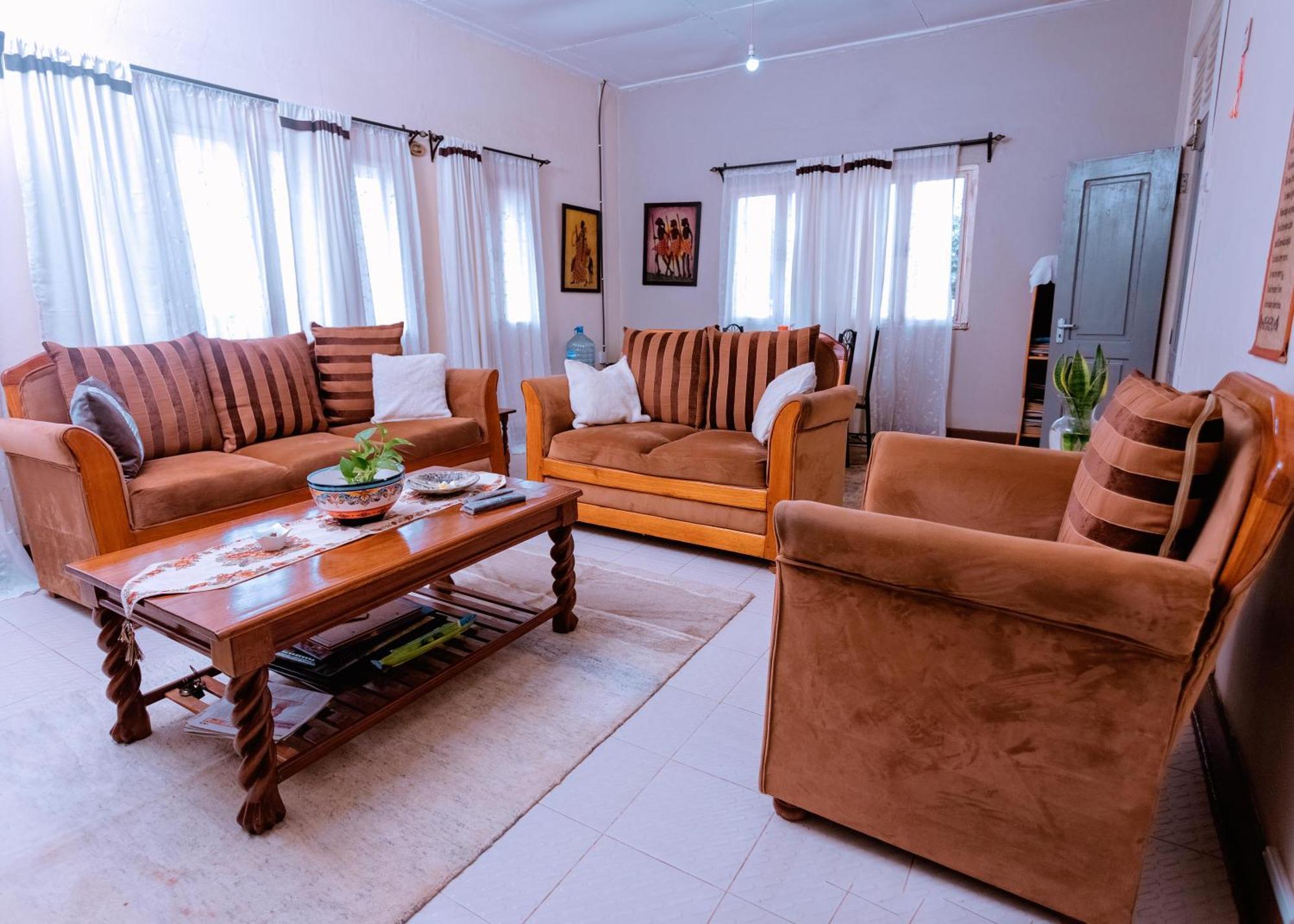 מושי Faraja Homestay- Seamless Comfort In The Heart Of The City - Free Wifi, Warm Hospitality, And Local Delights Await מראה חיצוני תמונה